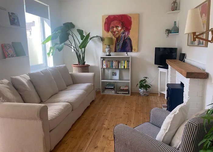 2 Bed With Garden Near City Centre & Beach, Free Parking