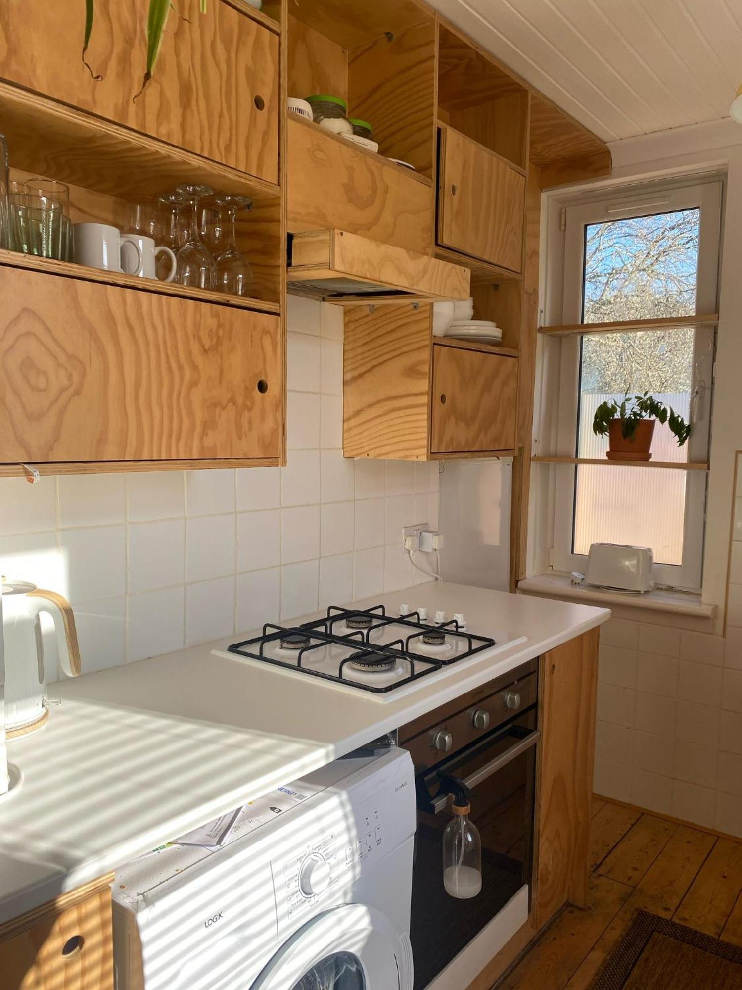 2 Bed With Garden Near Centre & Beach, Free Parking Appartement *