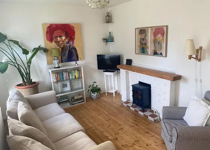 2 Bed With Garden Near City Centre & Beach, Free Parking
