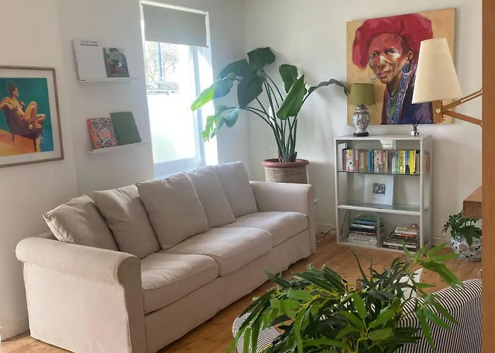 2 Bed With Garden Near City Centre & Beach, Free Parking